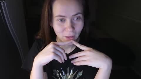 Snapshot of melania____ chatting on 11-18-25, 08:35 Mila online show from 11-18-25, 08:35