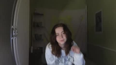 Snapshot of melania____ chatting on 11-25-25, 05:24 Mila online show from 11-25-25, 05:24