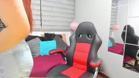 Snapshot of melanie_hh chatting on 12-27-24, 04:04 Melanie  online show from 12-27-24, 04:04