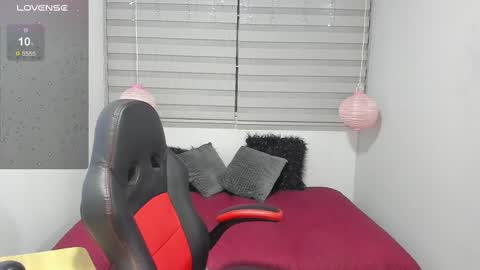 Snapshot of melanie_hh chatting on 02-16-25, 07:15 Melanie  online show from 02-16-25, 07:15
