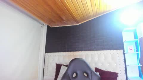 Snapshot of melanie_hh chatting on 02-25-25, 07:20 Melanie  online show from 02-25-25, 07:20