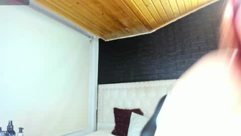 Snapshot of melanie_hh chatting on 03-04-25, 04:06 Melanie  online show from 03-04-25, 04:06