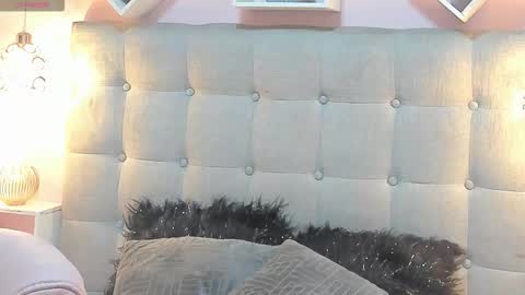 Snapshot of melanie_hh chatting on 09-15-25, 04:12 Melanie  online show from 09-15-25, 04:12