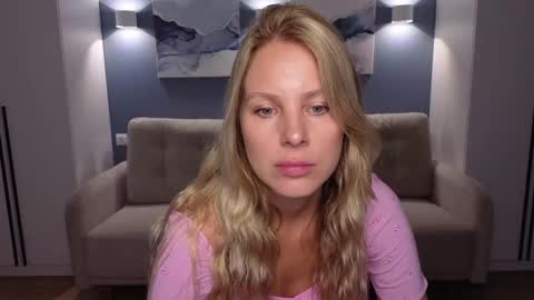Snapshot of melaniebennett chatting on 09-18-25, 06:04 Melanie Bennett online show from 09-18-25, 06:04