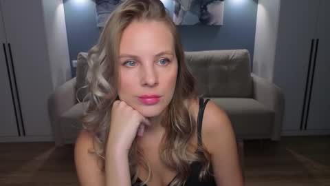 Melanie Bennett online show from 12-04-25, 06:34