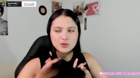 Snapshot of melanieev chatting on 12-27-24, 04:43 mel online show from 12-27-24, 04:43