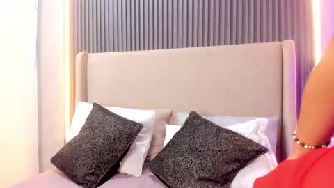 Snapshot of melanieroah1 chatting on 11-03-25, 01:01 MelanieRoah online show from 11-03-25, 01:01