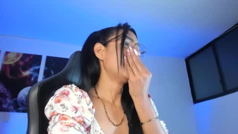 melannia_hills online show from 01-11-25, 10:08