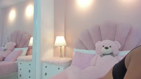 Melanie online show from 11-25-25, 04:01