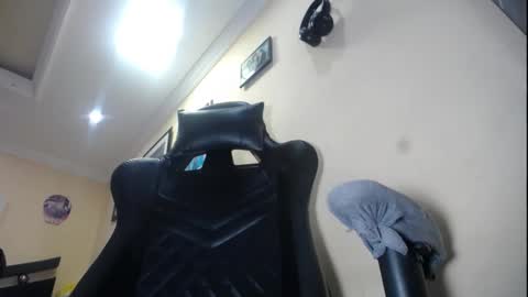 Snapshot of melany_isabella chatting on 01-22-25, 06:31 melany online show from 01-22-25, 06:31