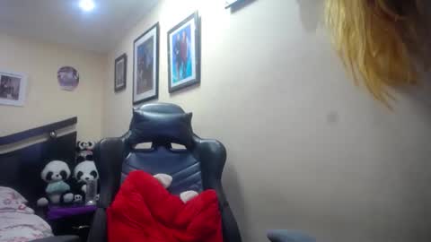 Snapshot of melany_isabella chatting on 02-03-25, 04:46 melany online show from 02-03-25, 04:46