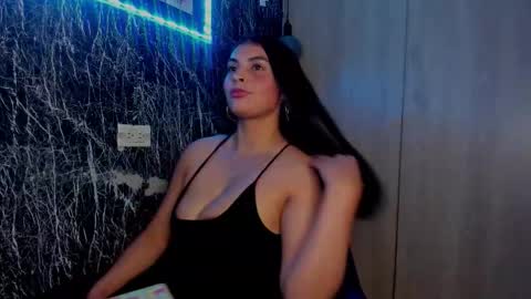 Snapshot of melany_ramirezz chatting on 11-07-25, 04:01 Melany follower online show from 11-07-25, 04:01