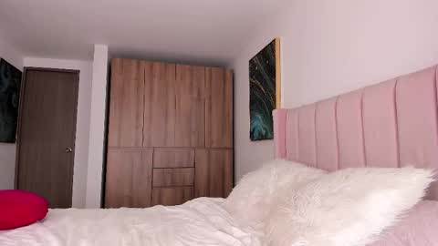 Snapshot of melgomez chatting on 10-21-25, 04:24 Mel Gomez online show from 10-21-25, 04:24