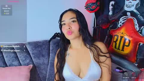    Independent model online show from 10-23-25, 04:56