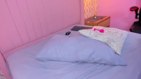 M E L I N A  online show from 10-31-25, 09:16