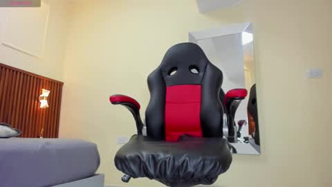 M E L I N A  online show from 11-10-25, 08:41