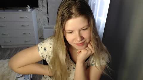 Melissa  Ray online show from 02-19-25, 10:45