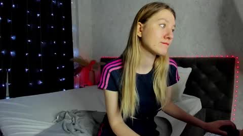 Snapshot of melissa_moooree chatting on 02-24-25, 02:15 melissa_moooree online show from 02-24-25, 02:15