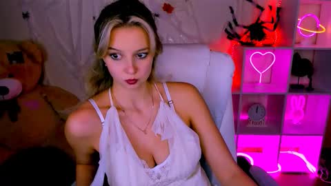 Melissa online show from 10-28-25, 02:31