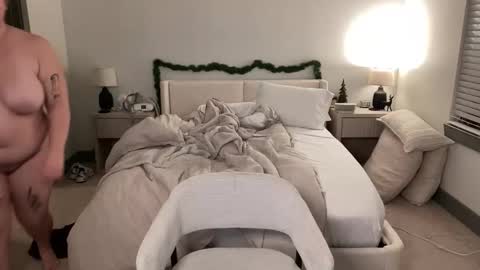 Snapshot of melkteeth chatting on 12-17-25, 12:27 melkteeth online show from 12-17-25, 12:27