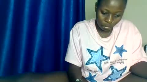 Snapshot of mellanin_pretty_ chatting on 11-01-25, 06:43 . online show from 11-01-25, 06:43