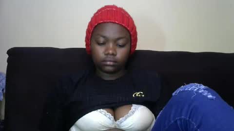 Snapshot of mellcy chatting on 03-08-25, 10:43 mell online show from 03-08-25, 10:43