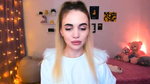 Snapshot of mellifluoustess chatting on 12-25-24, 12:37 Tessa online show from 12-25-24, 12:37