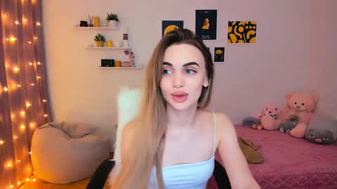 Snapshot of mellifluoustess chatting on 01-07-25, 11:45 Tessa online show from 01-07-25, 11:45