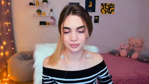 Snapshot of mellifluoustess chatting on 01-16-25, 10:23 Tessa online show from 01-16-25, 10:23