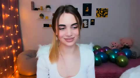 Snapshot of mellifluoustess chatting on 02-13-25, 01:19 Tessa online show from 02-13-25, 01:19