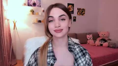 Snapshot of mellifluoustess chatting on 03-06-25, 09:42 Tessa online show from 03-06-25, 09:42