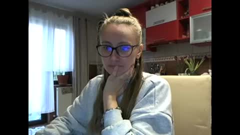 Melly online show from 03-10-25, 07:32