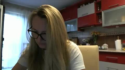 Melly online show from 09-11-25, 06:35