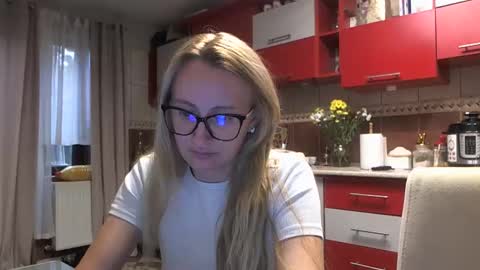 Melly online show from 10-13-25, 06:35