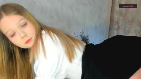 MelMooon online show from 12-02-24, 01:46