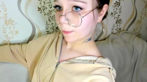 MelMooon online show from 09-29-25, 06:46