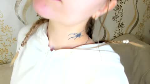 MelMooon online show from 10-11-25, 12:04