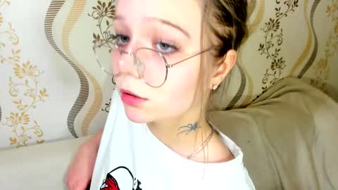 MelMooon online show from 11-18-25, 01:59