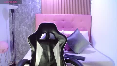 Snapshot of melody_bleir chatting on 10-03-25, 09:23 Melody online show from 10-03-25, 09:23