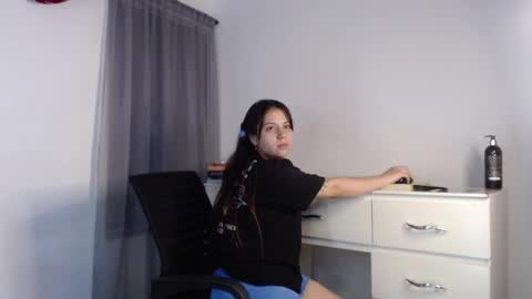 Snapshot of melody_bleir chatting on 11-22-25, 03:49 Melody online show from 11-22-25, 03:49