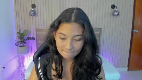 Melody  online show from 01-22-25, 01:21