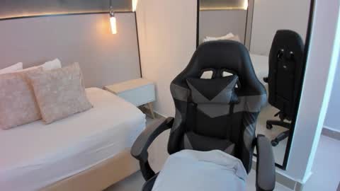 Melody  online show from 11-25-25, 12:27