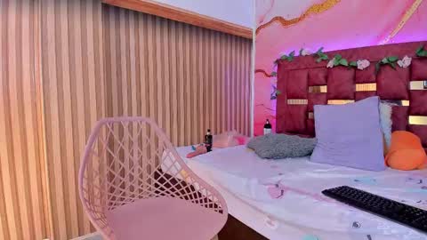 Mixie online show from 02-19-25, 04:55