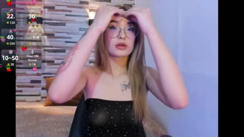 Snapshot of melodylanee chatting on 09-18-25, 11:12 melodylanee online show from 09-18-25, 11:12