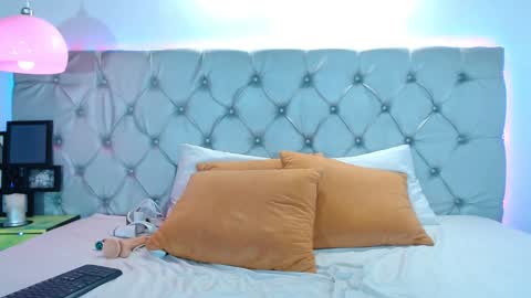 Snapshot of melodymansson chatting on 12-28-24, 06:08 Luisa Castro online show from 12-28-24, 06:08