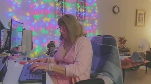 Melody online show from 01-17-26, 04:43