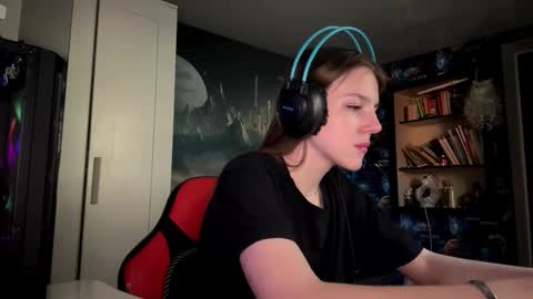 Snapshot of melonygriffen chatting on 09-22-25, 12:07 Hi Im Aria 18 years old online show from 09-22-25, 12:07