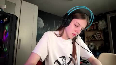 Snapshot of melonygriffen chatting on 09-25-25, 12:09 Hi Im Aria 18 years old online show from 09-25-25, 12:09