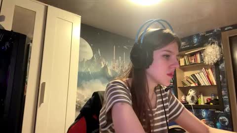 Snapshot of melonygriffen chatting on 09-27-25, 03:17 Hi Im Aria 18 years old online show from 09-27-25, 03:17