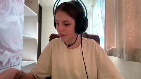 Snapshot of melonygriffen chatting on 10-02-25, 12:01 Hi Im Aria 18 years old online show from 10-02-25, 12:01